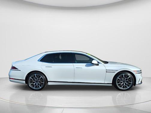 Uyuni White 2025 Genesis G90 3.5T e-SC AWD