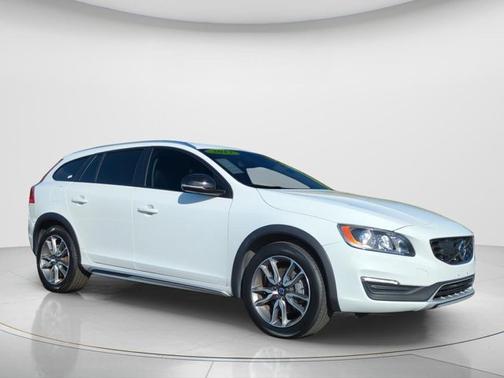 2017 Volvo V60 Cross Country T5