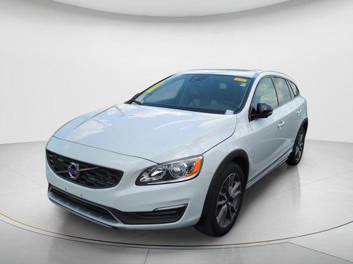 2017 Volvo V60 Cross Country T5