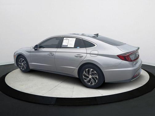 2023 Hyundai SONATA Hybrid Base