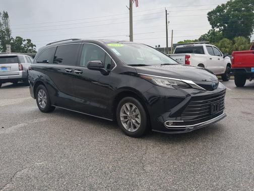 2023 Toyota Sienna XLE