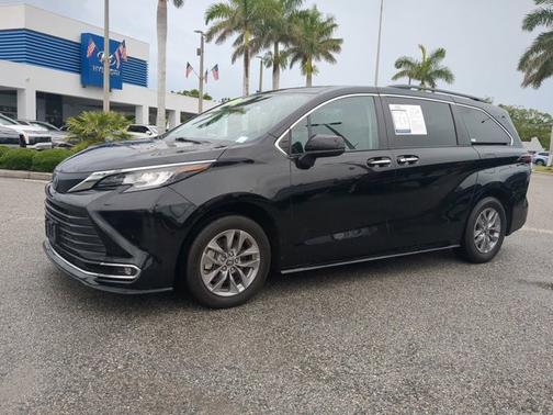 2023 Toyota Sienna XLE