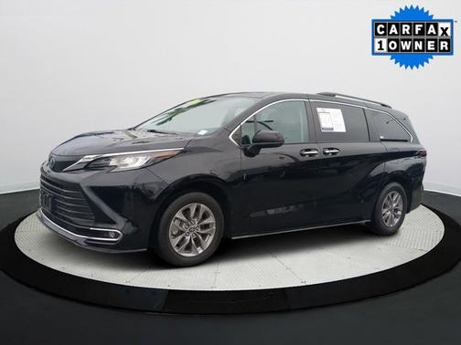 2023 Toyota Sienna XLE
