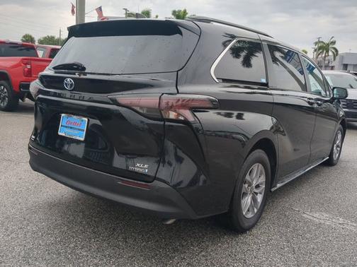 2023 Toyota Sienna XLE
