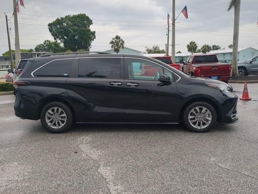 2023 Toyota Sienna XLE