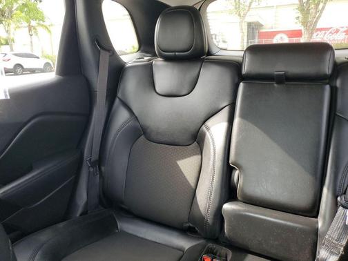 2021 Jeep Cherokee Altitude