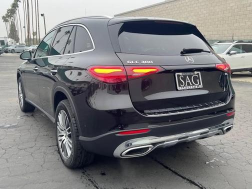 Obsidian Black Metallic 2026 Mercedes-Benz GLC 300 Base