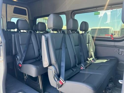 2025 Mercedes-Benz Sprinter 2500 144 WB Standard Roof Passenger