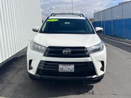 Blizzard Pearl 2019 Toyota Highlander SE