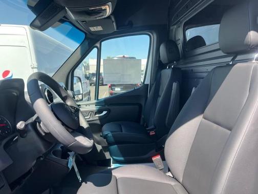 2025 Mercedes-Benz Sprinter 2500