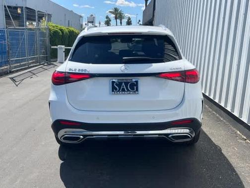 MANUFAKTUR Moonlight White Metallic 2025 Mercedes-Benz GLC 350e Base 4MATIC