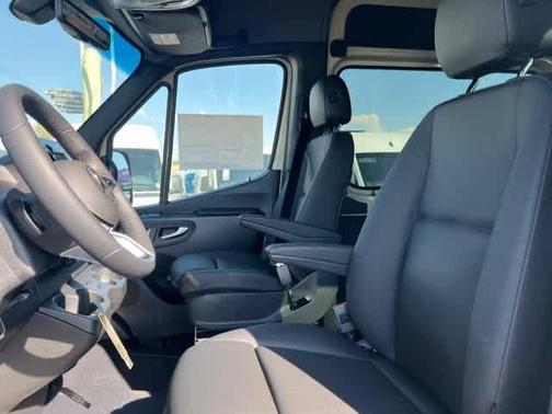 2025 Mercedes-Benz Sprinter 2500 144 WB Standard Roof Passenger
