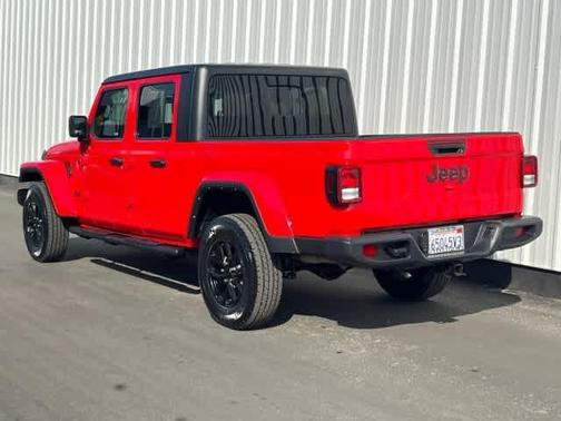2022 Jeep Gladiator Sport
