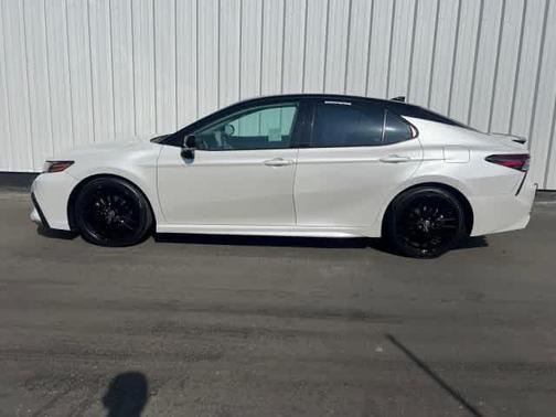 2022 Toyota Camry Hybrid XSE