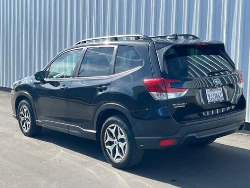Crystal Black Silica 2023 Subaru Forester Premium