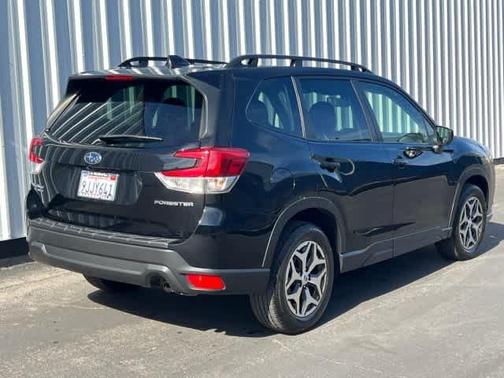 Crystal Black Silica 2023 Subaru Forester Premium