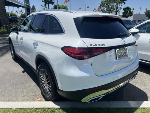 MANUFAKTUR Moonlight White Metallic 2026 Mercedes-Benz GLC 300 Base