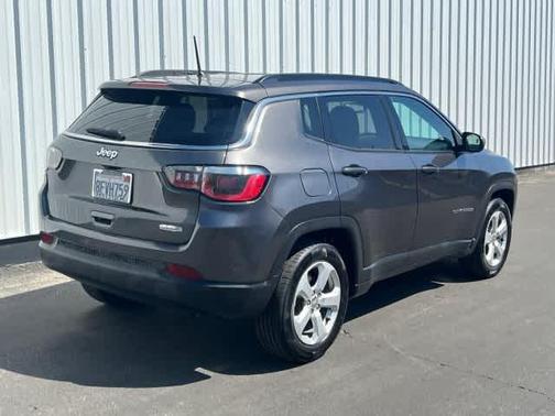 Granite Crystal Clearcoat Metallic 2018 Jeep Compass Latitude