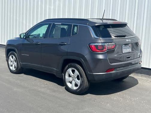 Granite Crystal Clearcoat Metallic 2018 Jeep Compass Latitude