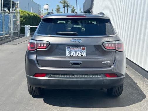 Granite Crystal Clearcoat Metallic 2018 Jeep Compass Latitude