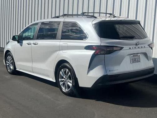 2025 Toyota Sienna XLE