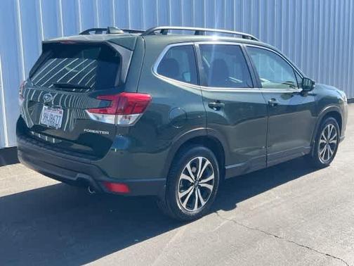 Cascade Green Silica 2023 Subaru Forester Limited