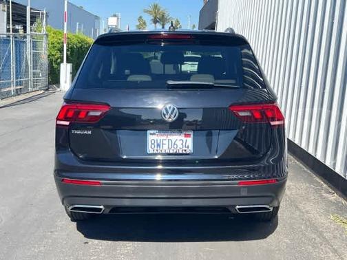 Deep Black Pearl Effect 2021 Volkswagen Tiguan 2.0T S