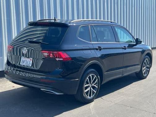 Deep Black Pearl Effect 2021 Volkswagen Tiguan 2.0T S