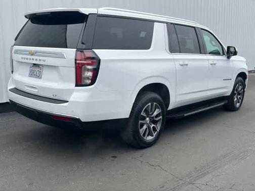 2022 Chevrolet Suburban LT