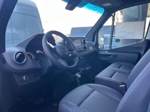 2025 Mercedes-Benz Sprinter 2500