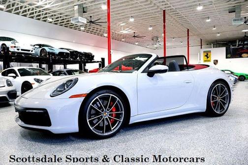 Chalk 2024 Porsche 911 Carrera 4S Cabriolet