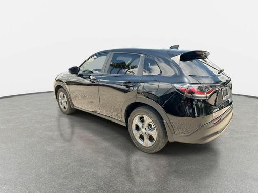 Crystal Black Pearl 2027 Honda HR-V LX