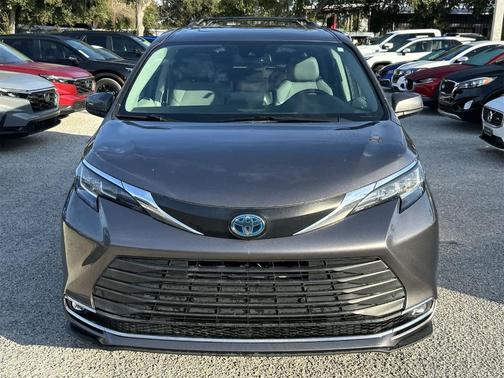 2022 Toyota Sienna XLE