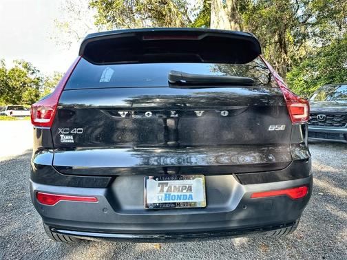 2024 Volvo XC40 Core Bright Theme