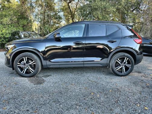 2024 Volvo XC40 Core Bright Theme