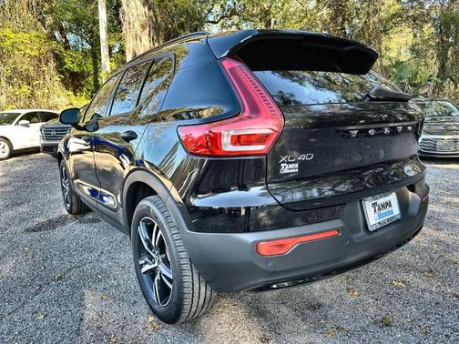 2024 Volvo XC40 Core Bright Theme