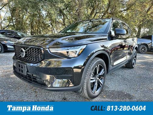 2024 Volvo XC40 Core Bright Theme