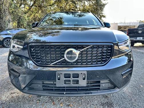 2024 Volvo XC40 Core Bright Theme