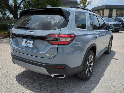 2025 Honda Pilot Touring
