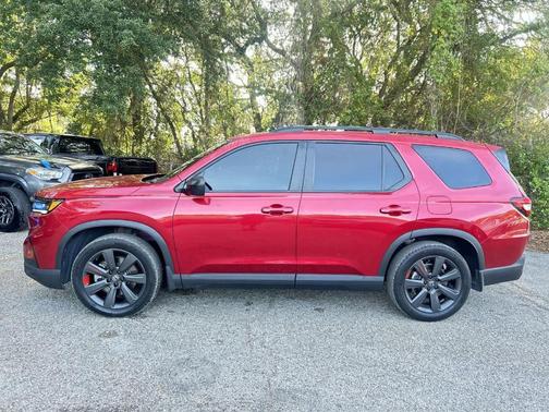 Radiant Red Metallic II 2023 Honda Pilot Sport