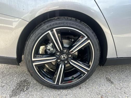 Solar Silver Metallic 2026 Honda Accord SE