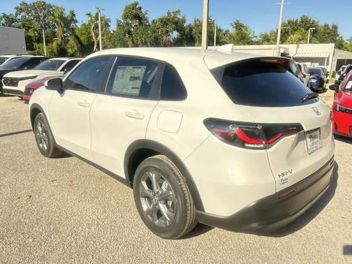 Platinum White Pearl 2026 Honda HR-V LX