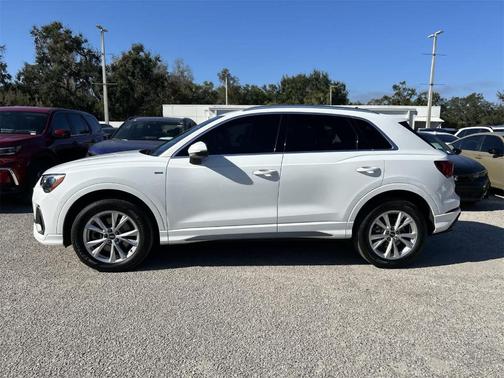 2022 Audi Q3 45 S line Premium