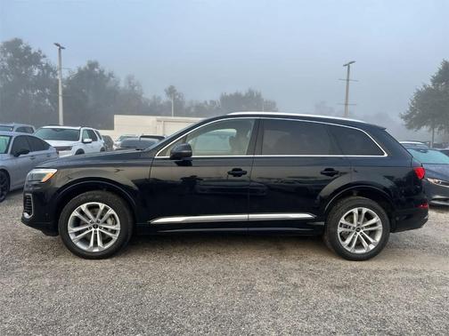 2025 Audi Q7 55 Premium Plus