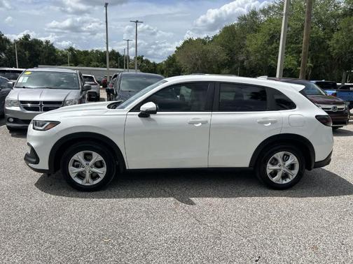 Platinum White Pearl 2024 Honda HR-V LX