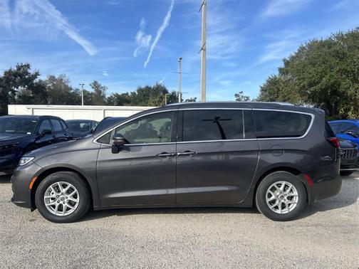 2021 Chrysler Pacifica Touring-L