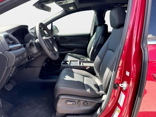 Radiant Red Metallic II 2026 Honda Odyssey Sport-L