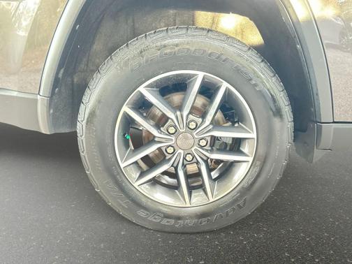 Granite Crystal Clearcoat Metallic 2019 Jeep Grand Cherokee Limited