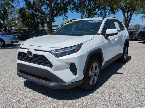 2022 Toyota RAV4 XLE