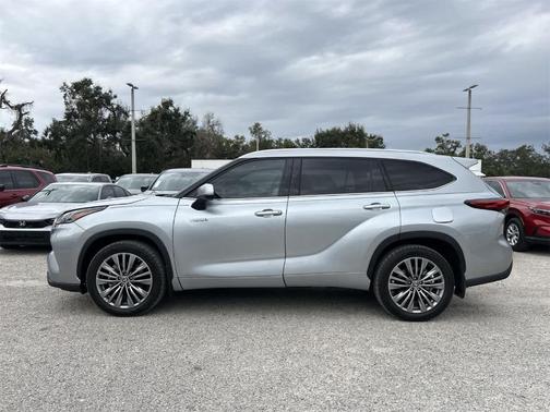 2021 Toyota Highlander Hybrid Platinum